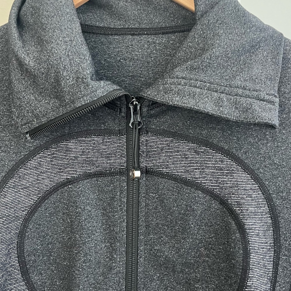 Lululemon In Stride Jacket - Picture 3 of 5